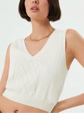 Sunday Best Cable Knit Sweater Vest Cream V-Neck Cropped Preppy Aritzia S